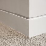 Seamless abutment shadow gap skirting profile SA77 internal corner close-up detail – B2B Kings Cross