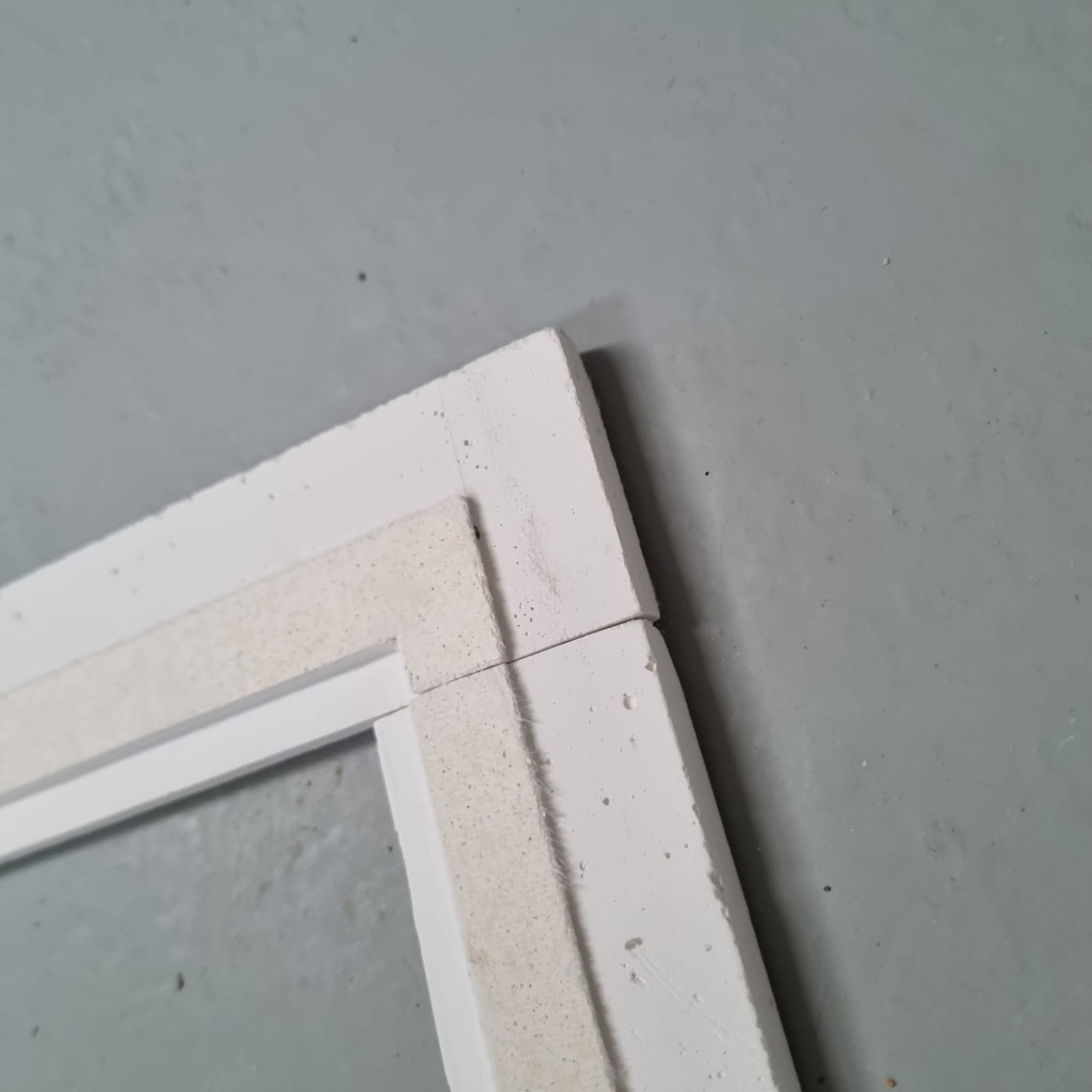 Seamless abutment shadow gap architrave profile installation overview